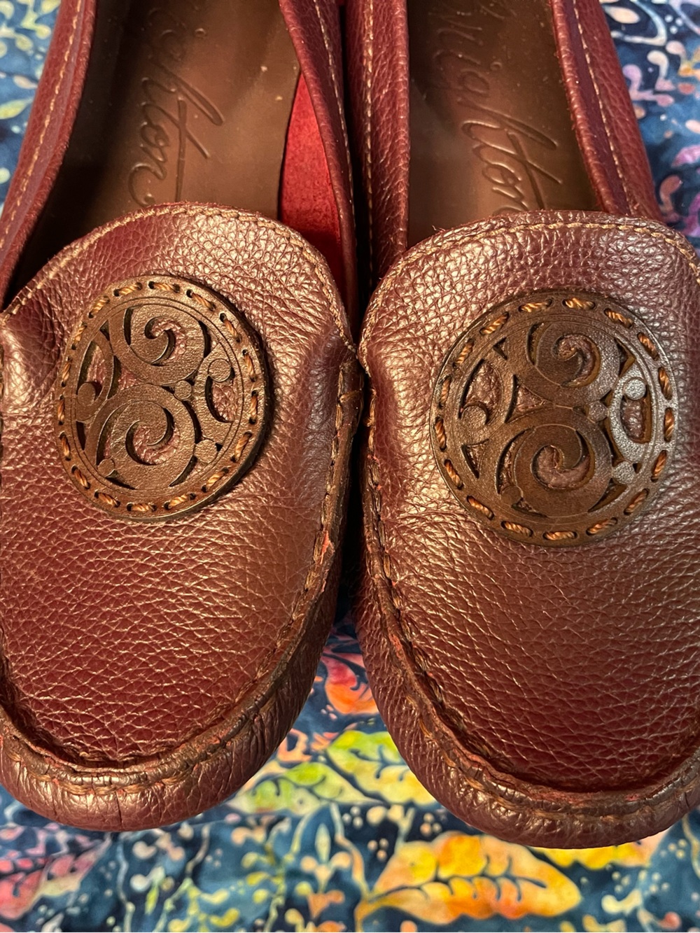 Brighton Native Burgundy Tooled Leather Slip On Loafer Women’s size 7.5 - Picture 5 of 7